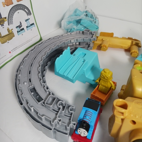 Thomas & Friends Adventures Robot Train Set Robot Rescue - Picture 2 of 6